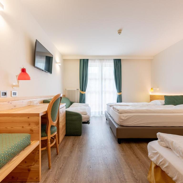 Alpholiday Dolomiti Wellness & Family Hotel - Habitación Familiar Confort - 1