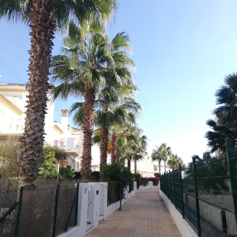 LUJOSO ADOSADO de TRES HABITACIONES en VERA PLAYA A 200 METROS DEL MAR - Casa de 3 dormitorios - 60