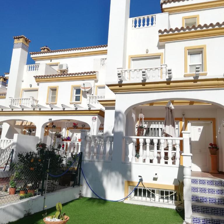 LUJOSO ADOSADO de TRES HABITACIONES en VERA PLAYA A 200 METROS DEL MAR - Casa de 3 dormitorios - 59