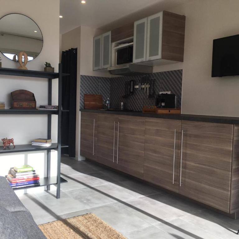 Bord de mer, studio avec terrasse - One-Bedroom Apartment - 13