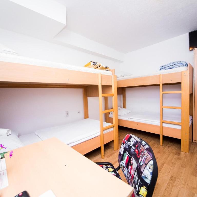 Hostel Herz - Dvokrevetna Soba sa Zasebnim Krevetima i Zajedničkim Kupatilom - 19