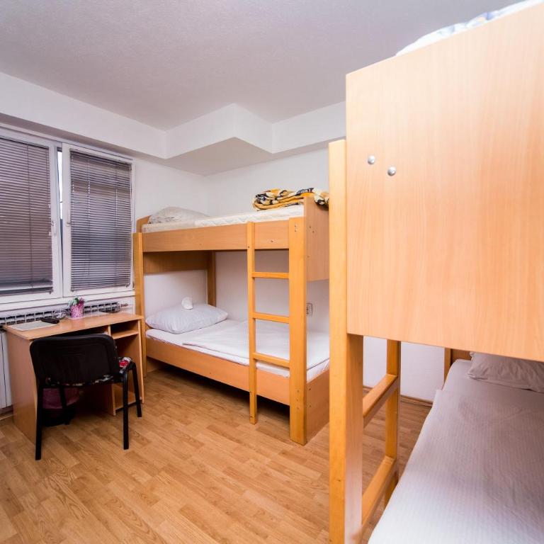 Hostel Herz - Dvokrevetna Soba sa Zasebnim Krevetima i Zajedničkim Kupatilom - 11