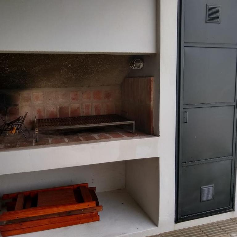 GRAN DUPLEX DE CATEGORÍA - cochera y patio - Exc ubicación en zona norte, barrio tranquilo - Bien próximo al Sanatorio Allende, Kempes y Univ Siglo XXI - Cerca de restaurantes y bares- Salida rápida al Aeropuerto, centro y las sierras - Dúplex - 13