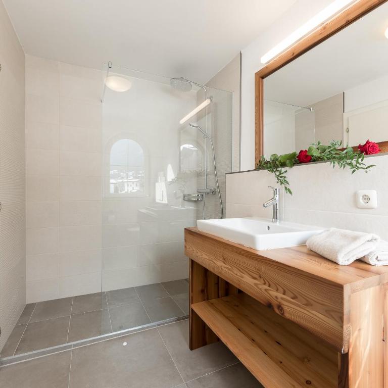 Pension Margretenhof - Doppelzimmer mit Bergblick - 3