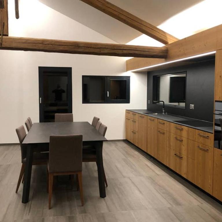 Grand appartement avec terrasse à Chez-Les-Reuses - Apartment - 26