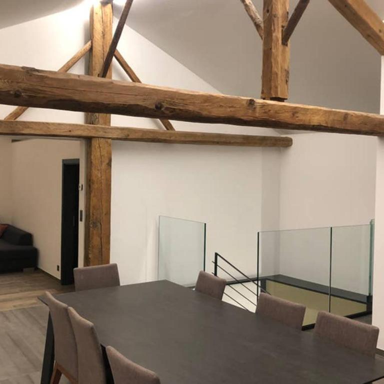Grand appartement avec terrasse à Chez-Les-Reuses - Apartment - 13