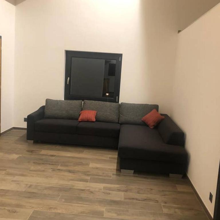 Grand appartement avec terrasse à Chez-Les-Reuses - Apartment - 14
