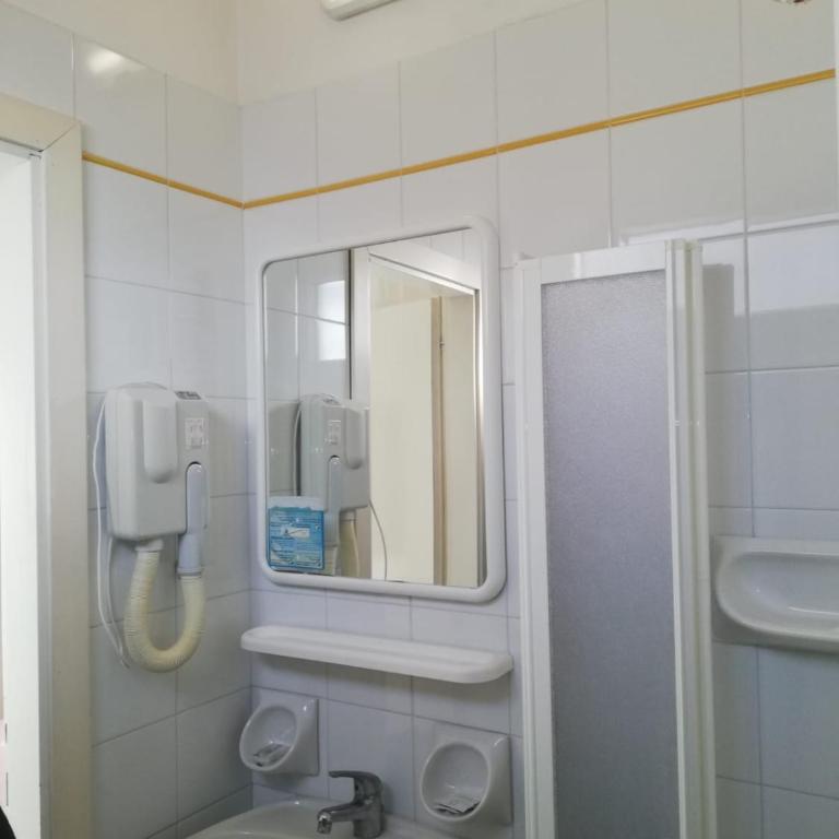 Hotel Moresco Riccione - Piscina Beach Village - Economy Twin Room - 5