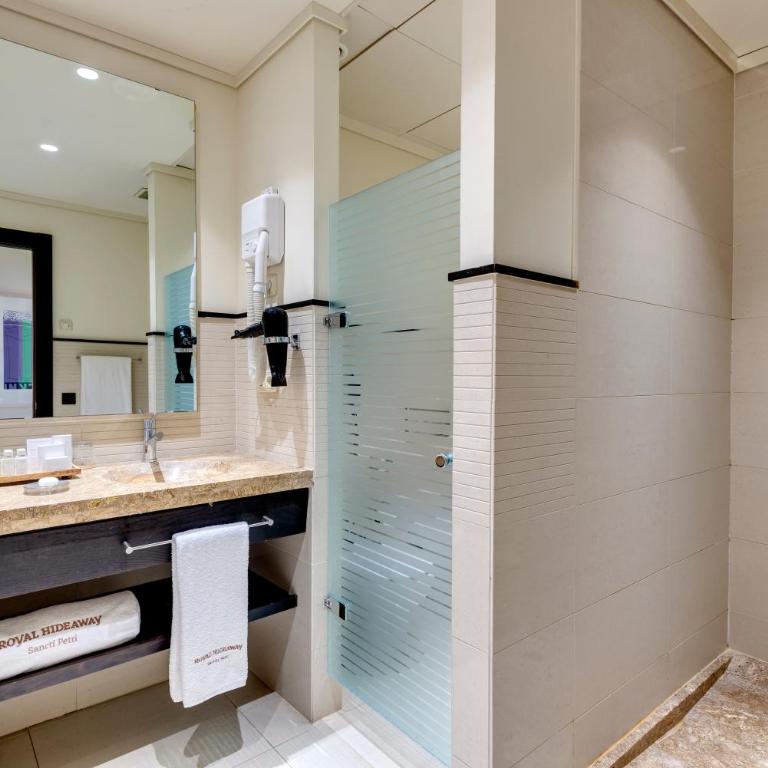 Royal Hideaway Sancti Petri - Habitación Doble Deluxe (2 adultos + 1 niño) - 4