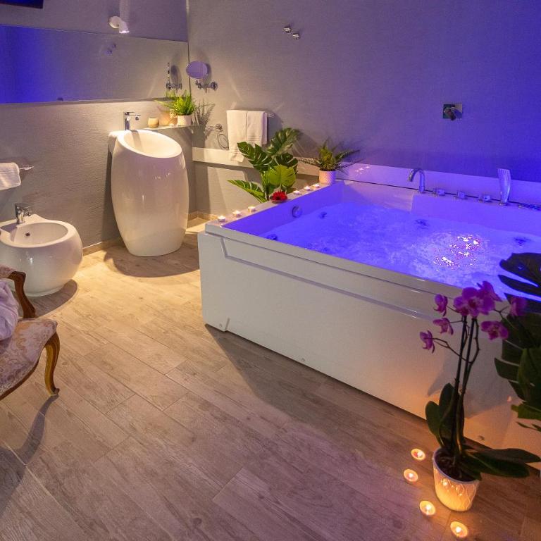 Duomo Luxury Suite Catania - Deluxe Suite with Spa Bath - 1