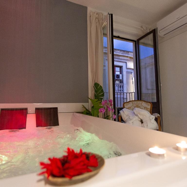 Duomo Luxury Suite Catania - Deluxe Suite with Spa Bath - 2