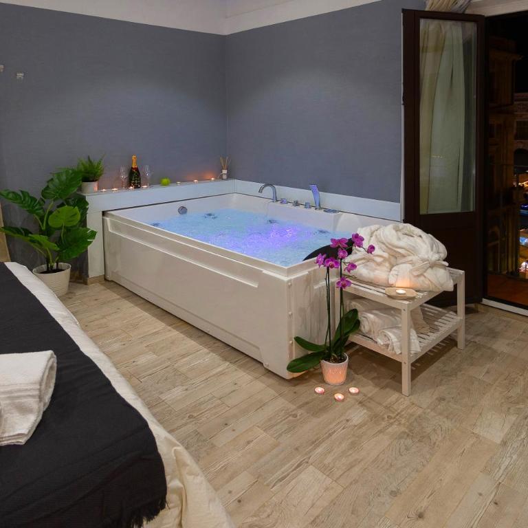 Duomo Luxury Suite Catania - King Suite with Spa Bath - 1