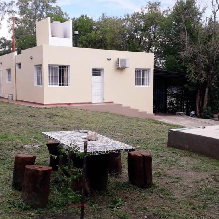 Casa con pileta privada - Three-Bedroom House - 9