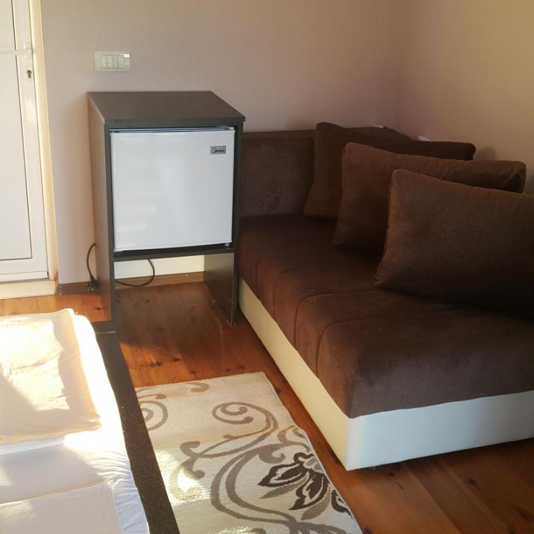 Gjinaj Apartments - Triple Room with Bathroom - 6