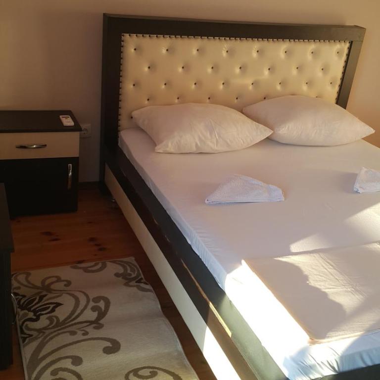 Gjinaj Apartments - Triple Room with Bathroom - 9
