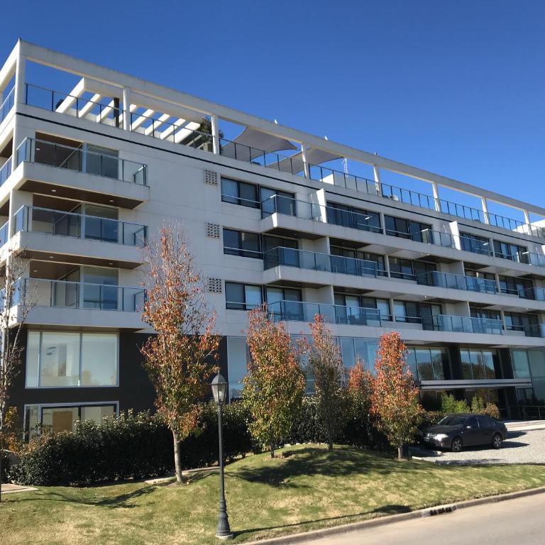 Residencias Pilar Golf Edificio Doral - One-Bedroom Apartment - 1