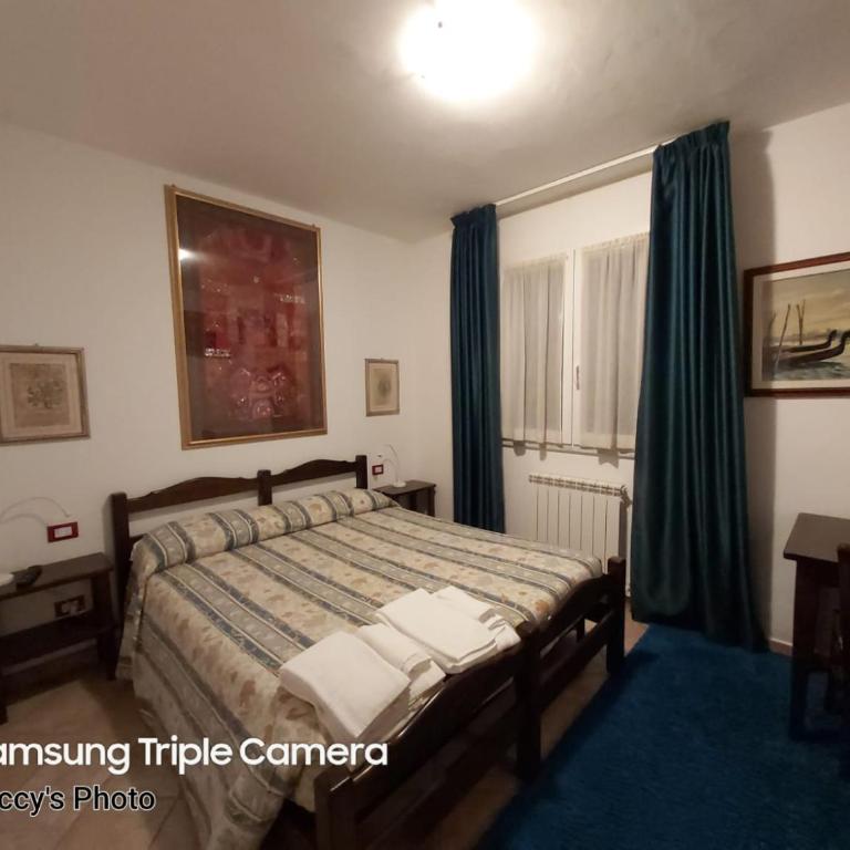 Bed & Breakfast 4U PARCHEGGIO INTERNO - Camera Budget Doppia con Letti Singoli - 2