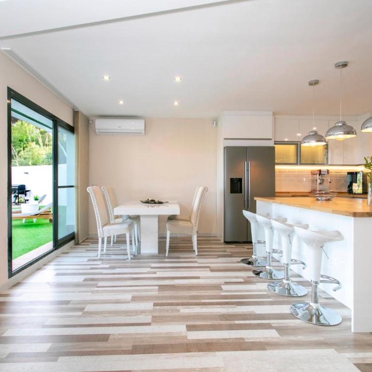 Luxury villa with sea views - heated pool - Villa - 27
