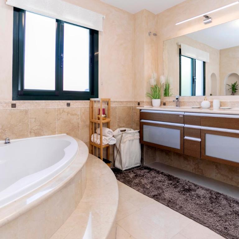 Luxury villa with sea views - heated pool - Villa - 7