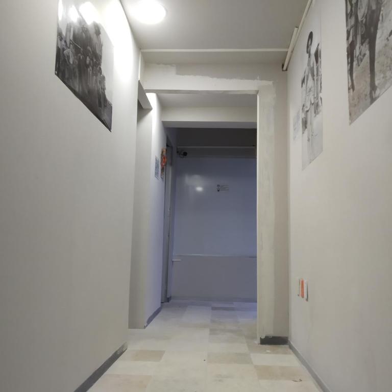 Alameda House - Standard Single Room with Shared Bathroom - 33
