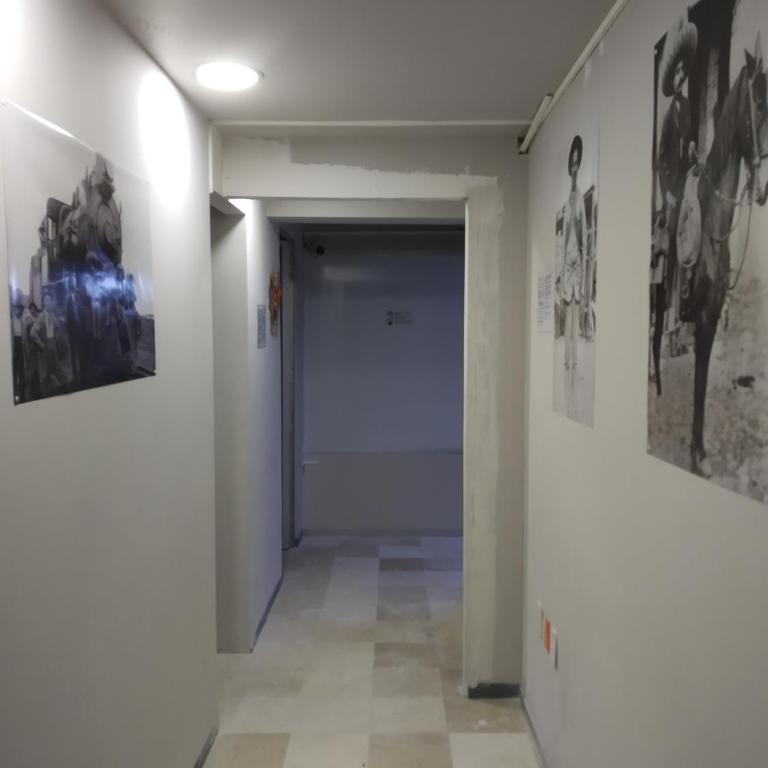Alameda House - Standard Single Room with Shared Bathroom - 12