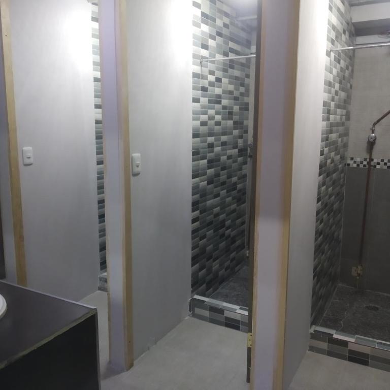 Alameda House - Standard Single Room with Shared Bathroom - 30