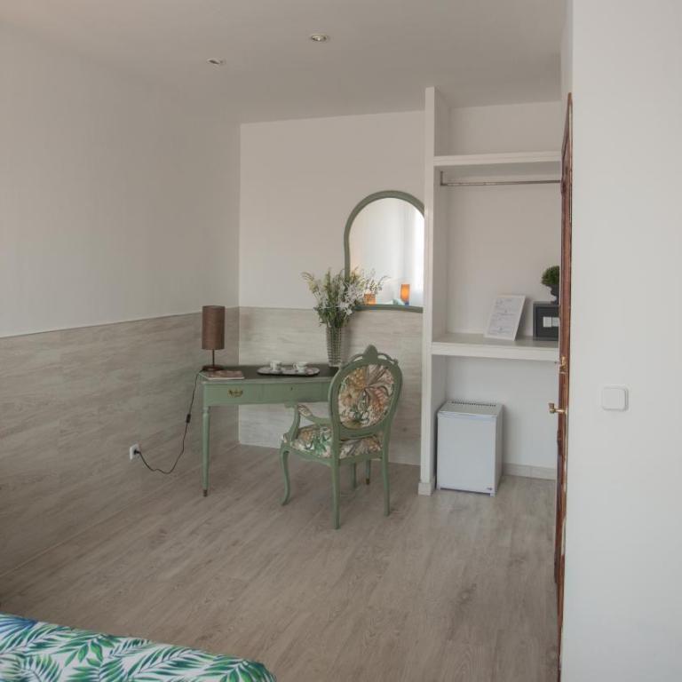 Hostal Escala Suites - Twin Room - 11