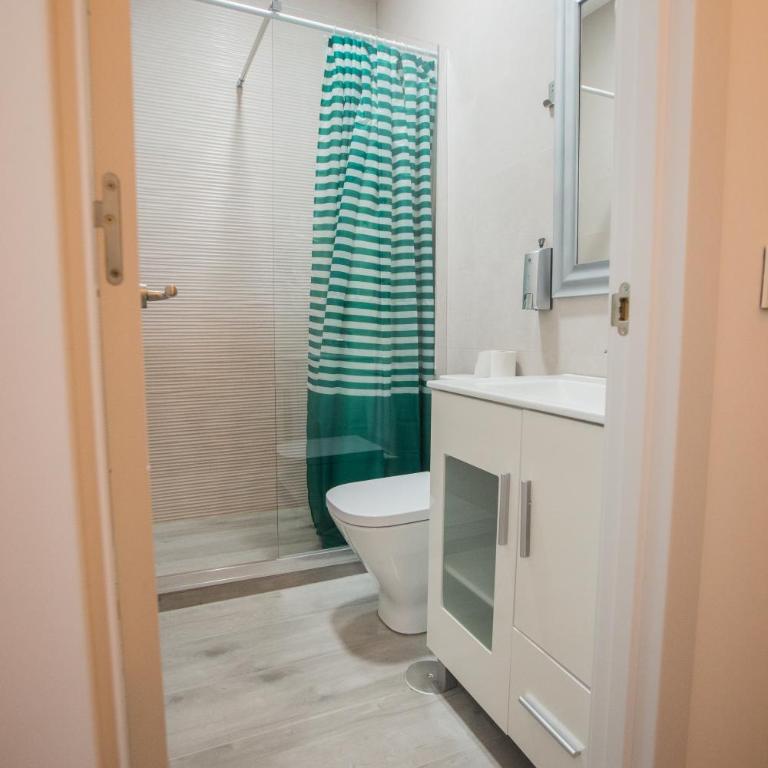 Hostal Escala Suites - Small Interior Double Room - 2