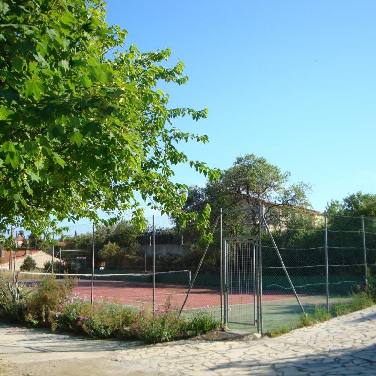 Leucate,dans la verdure,studio caverne en pierre dans propriété sécurisée - Appartement - Vue sur Jardin - 5