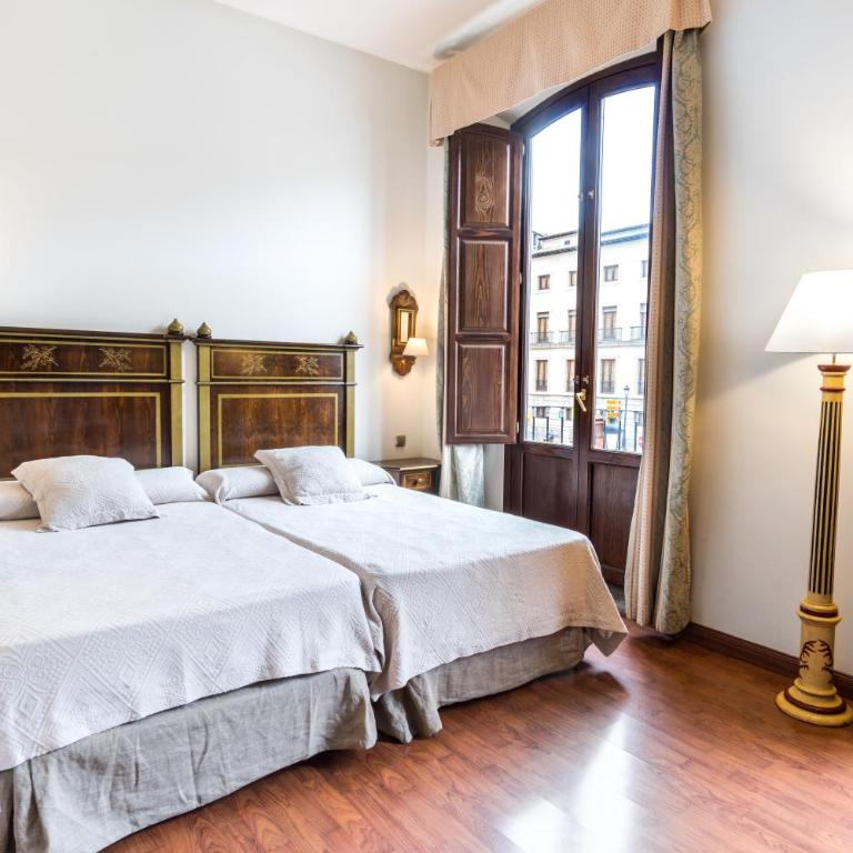 Hotel Plaza Nueva - Superior Twin Room with City View - 3