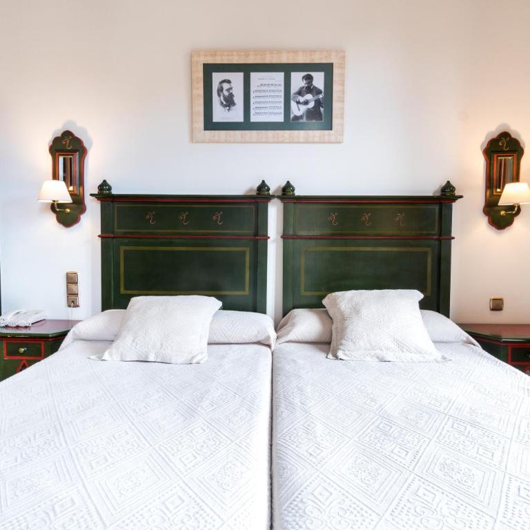 Hotel Plaza Nueva - Superior Twin Room with City View - 8
