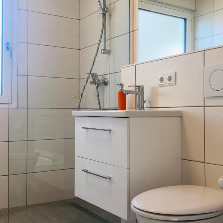 Große Ferienwohnung mit Seeblick nahe Wörthersee Ideal für Familien & Gruppen - Deluxe Apartment mit 3 Schlafzimmern, Terrasse und Seeblick - 21