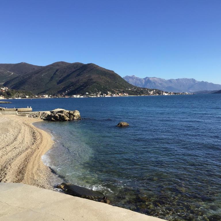 Monteview Loft Apartment - Studio Apartment with Sea View - 19