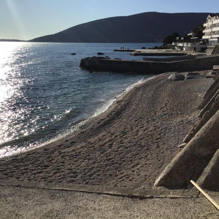 Monteview Loft Apartment - Studio Apartment with Sea View - 22