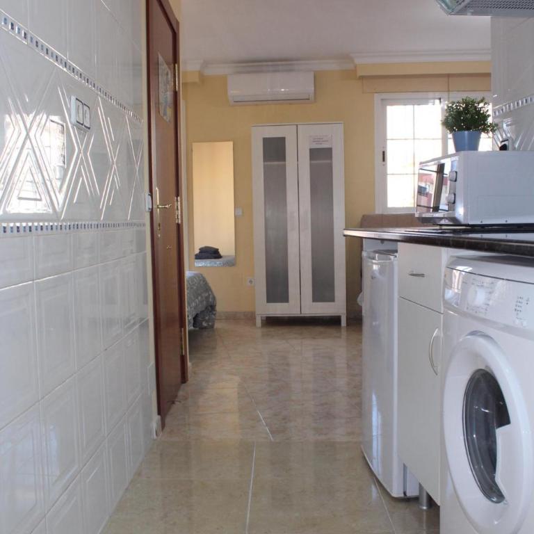 Nice and New Studio with balcony close to the city 2ºB - One-Bedroom Apartment - 15