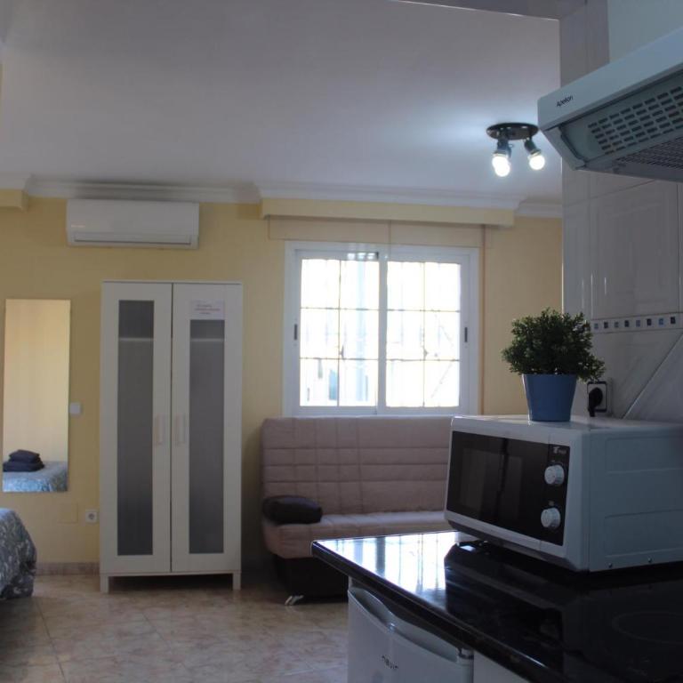 Nice and New Studio with balcony close to the city 2ºB - One-Bedroom Apartment - 14