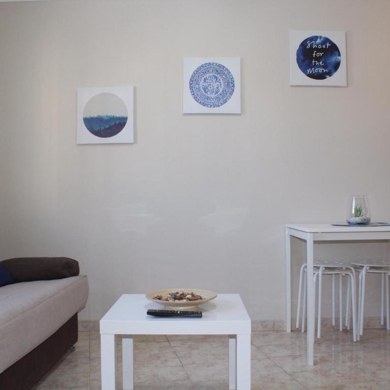 Nice and New Studio with balcony close to the city 2ºB - One-Bedroom Apartment - 11