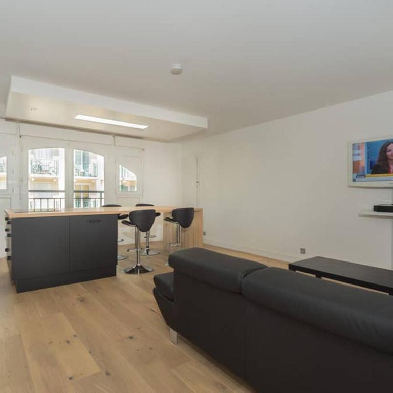 LOVELY APARTMENT CLOSE TO A BIG SHOPPING MALL - Apartment mit 2 Schlafzimmern - 2