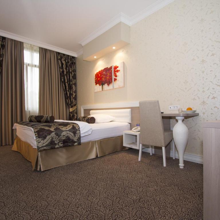 Hotel Talija - Deluks Dvokrevetna Soba sa Bračnim Krevetom - 1