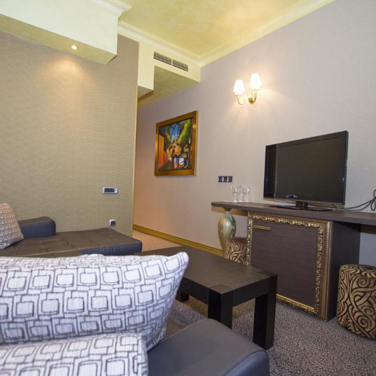 Hotel Talija - Deluks Apartman Tipa "Suite" sa 1 Spavaćom Sobom - 5