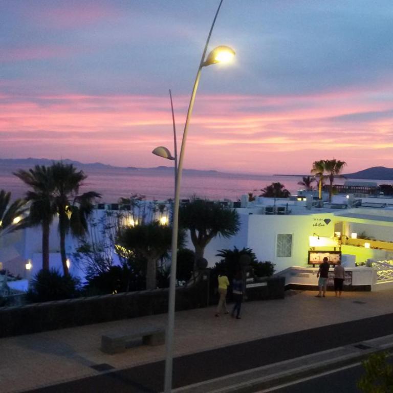 Luxury Two Bed Seaviews - Apartment with Sea View - 15