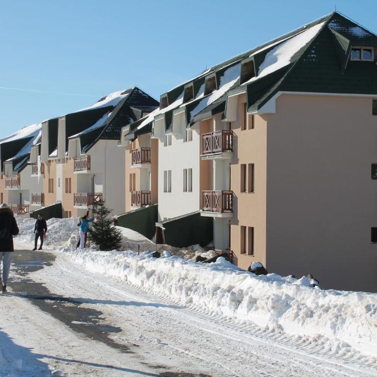 Sunčani breg - Two-Bedroom Apartment - 8