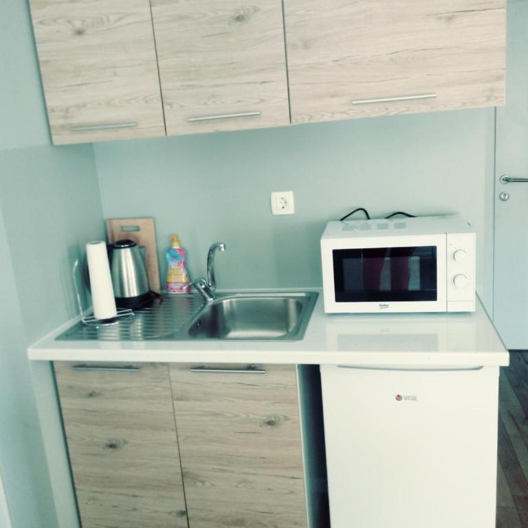 Villa Flower with Free Onsite Parking - Apartment with Balcony - 30