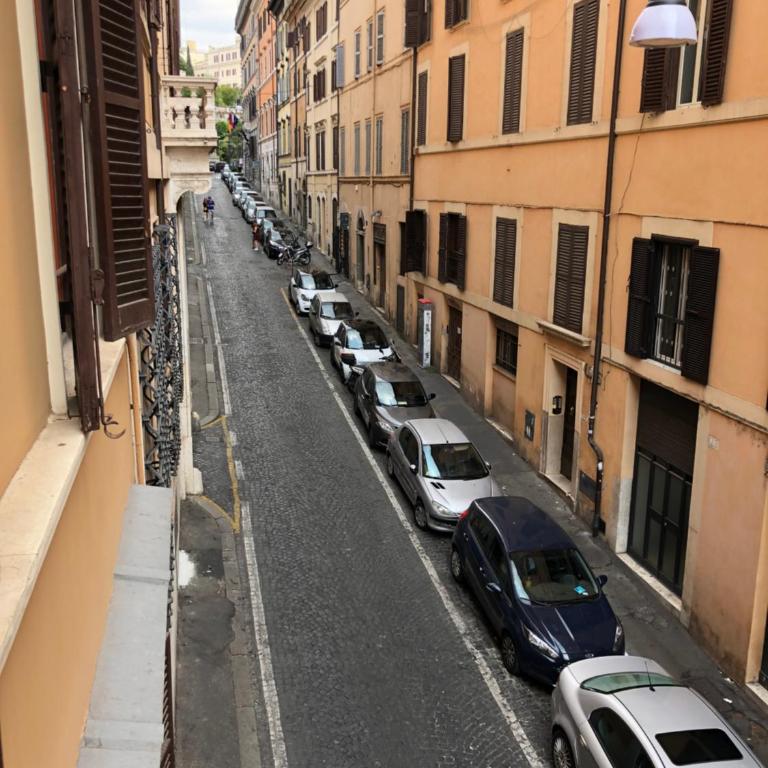 Trevi Portrait - Camera Tripla - 12