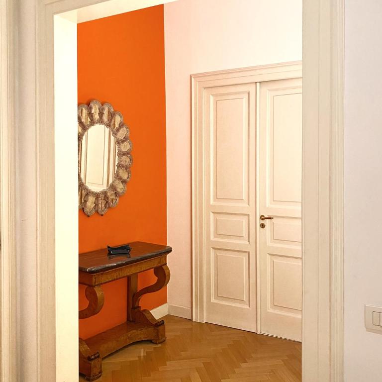 NAPOLIFOREVER ELEGANT APARTMENT Casa Vacanze a Chiaia CENTRO - Appartamento con 2 Camere da Letto - 40