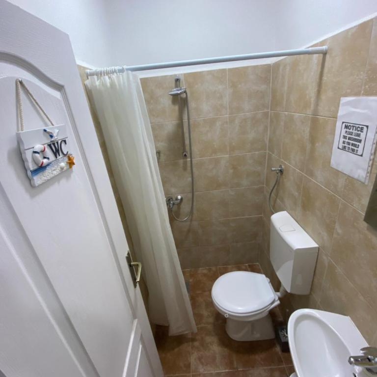 Viktor Rooms - Standard Twin Room with Shared Bathroom - 7