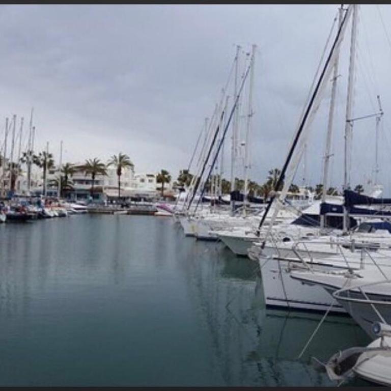 apartamento con vista al mar - Three-Bedroom Apartment - 36
