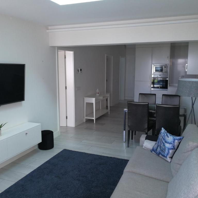 Cozy Luxury - Three-Bedroom House - 31