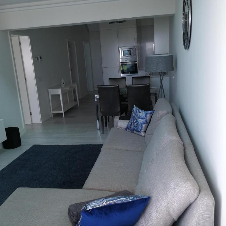 Cozy Luxury - Three-Bedroom House - 32