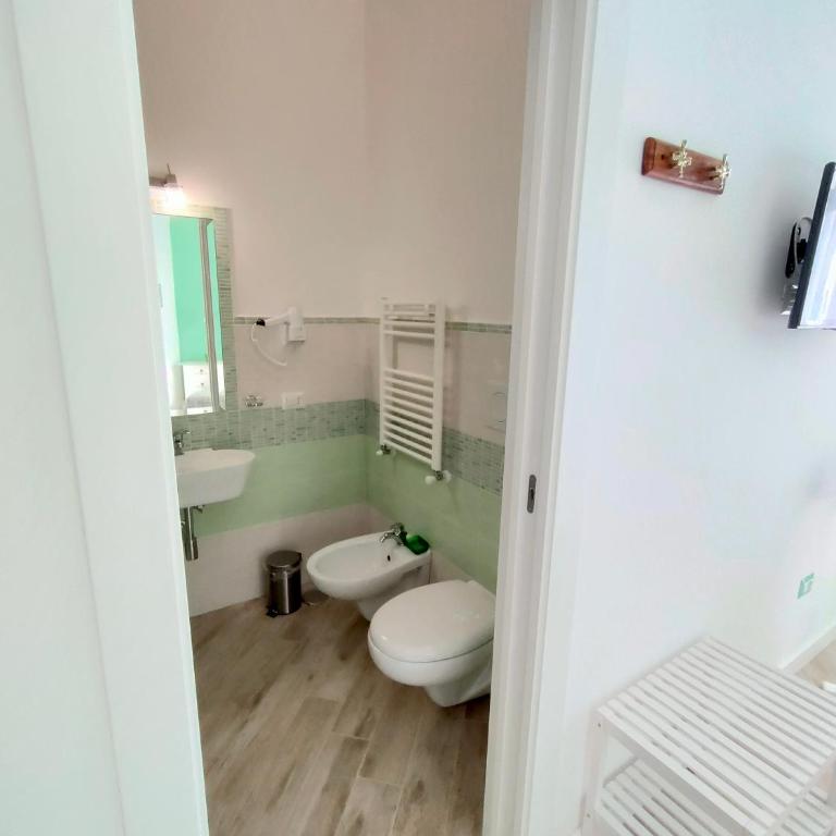 B&B Il Vialetto - Camera Matrimoniale con Bagno Privato - 16